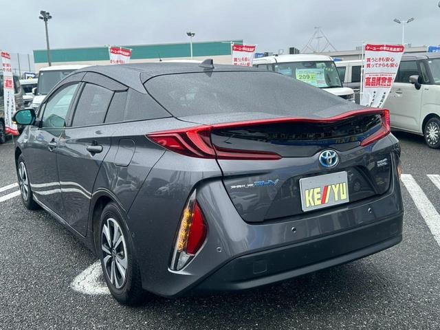 Toyota PRIUS PHV 2017 — фото автомобиля 1