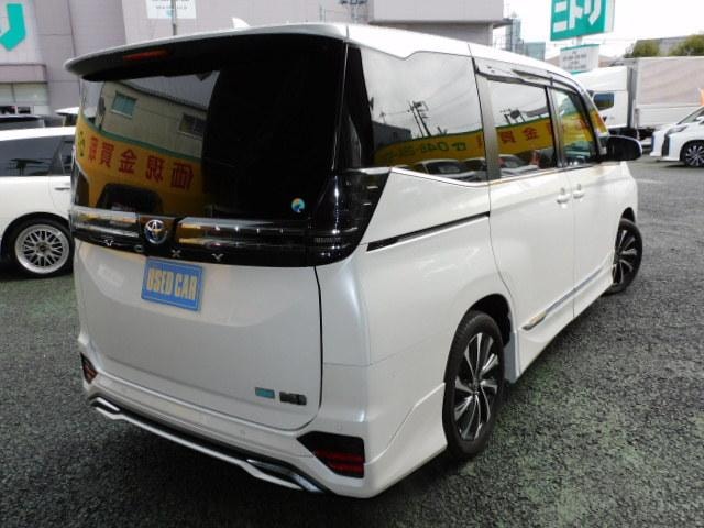 Toyota VOXY 2023 — фото автомобиля 1