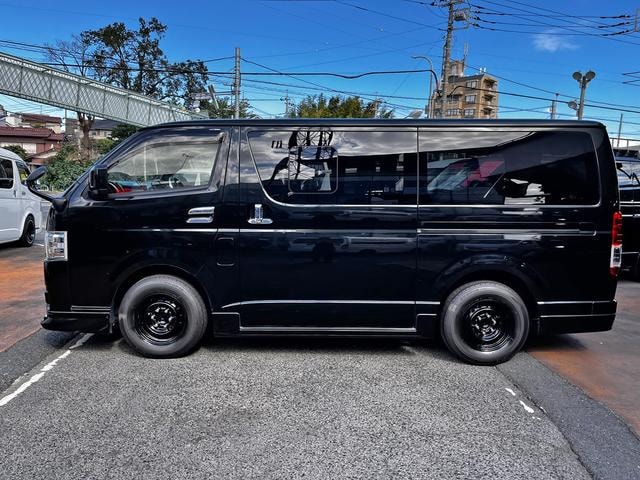 Toyota HIACE VAN 2023 — фото автомобиля 1