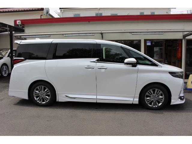 Toyota ALPHARD HYBRID 2026 — фото автомобиля 1