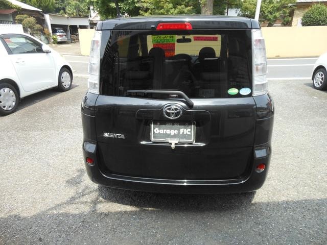 Toyota SIENTA 2012 — фото автомобиля 1