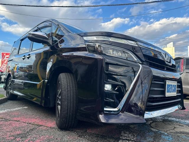 Toyota VOXY 2018 — фото автомобиля 1