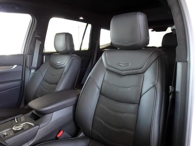 Cadillac XT6 2025 — фото автомобиля 1