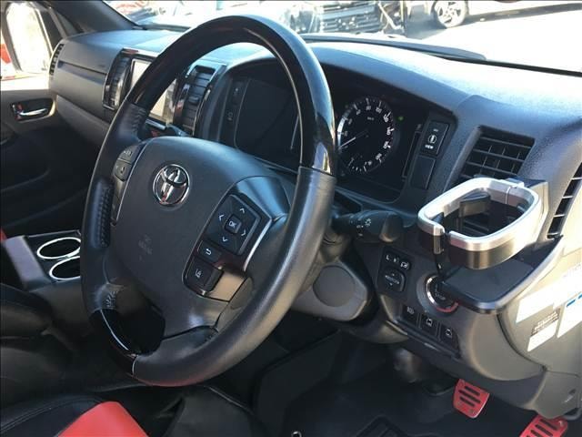 Toyota HIACE VAN 2021 — фото автомобиля 1
