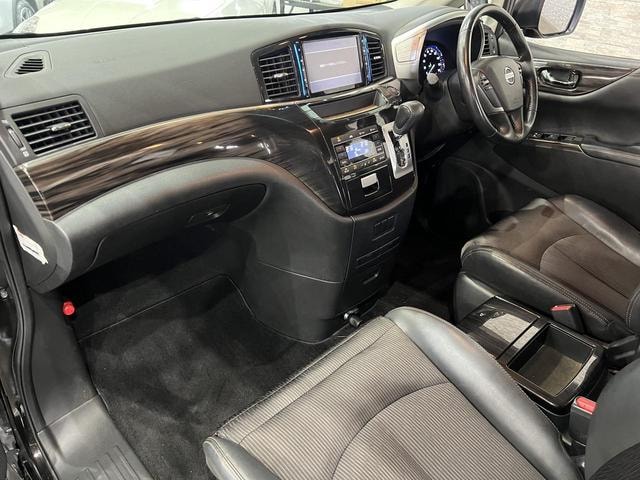 Nissan ELGRAND 2015 — фото автомобиля 1