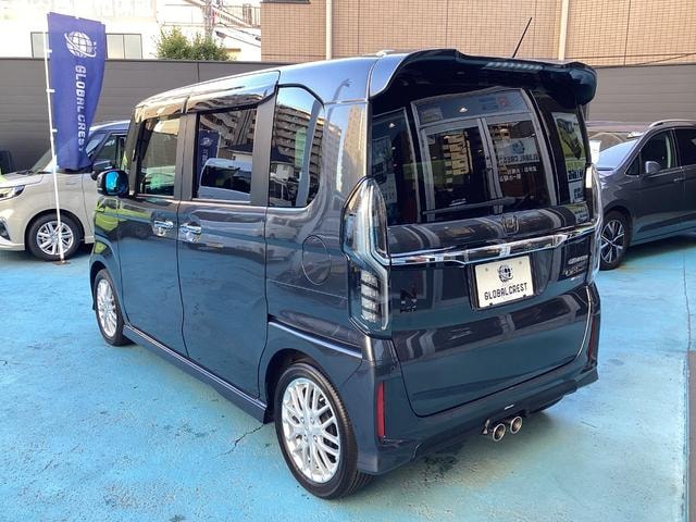Honda N-BOX CUSTOM 2022 — фото автомобиля 1