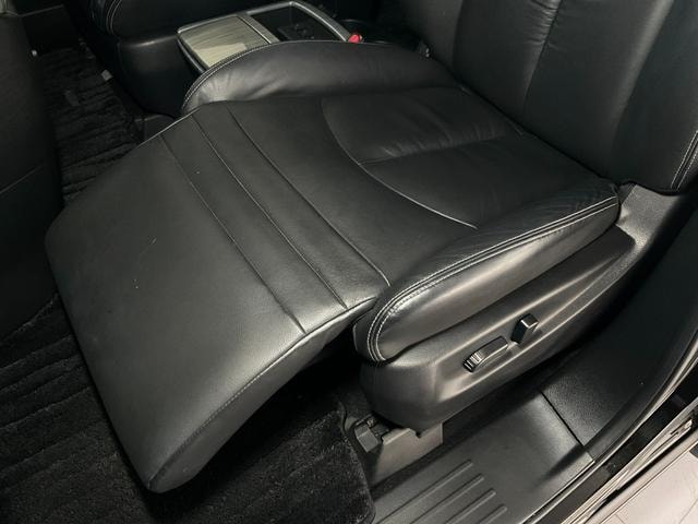 Nissan ELGRAND 2019 — фото автомобиля 1