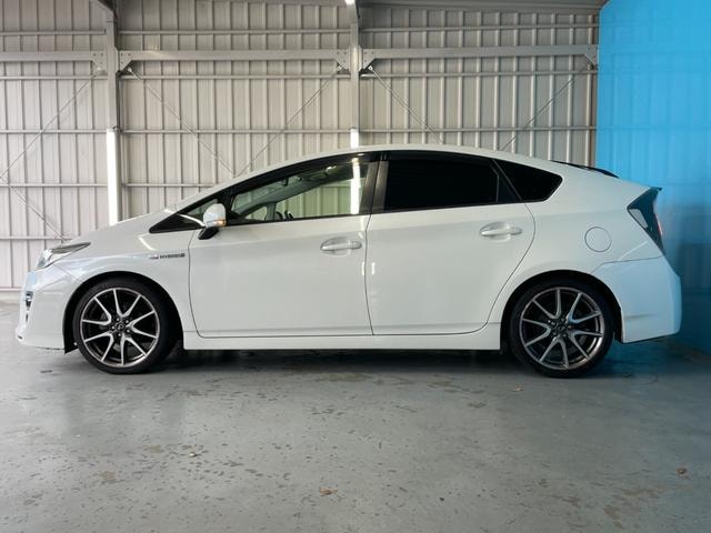 Toyota PRIUS 2013 — фото автомобиля 1
