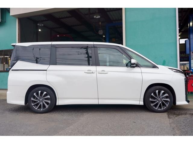 Toyota VOXY 2023 — фото автомобиля 1