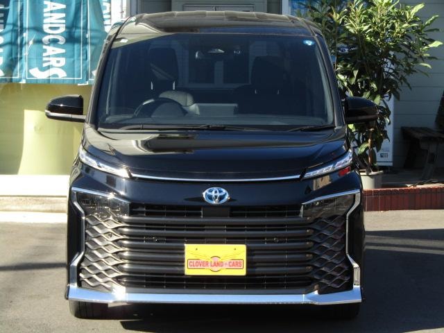 Toyota VOXY 2023 — фото автомобиля 1