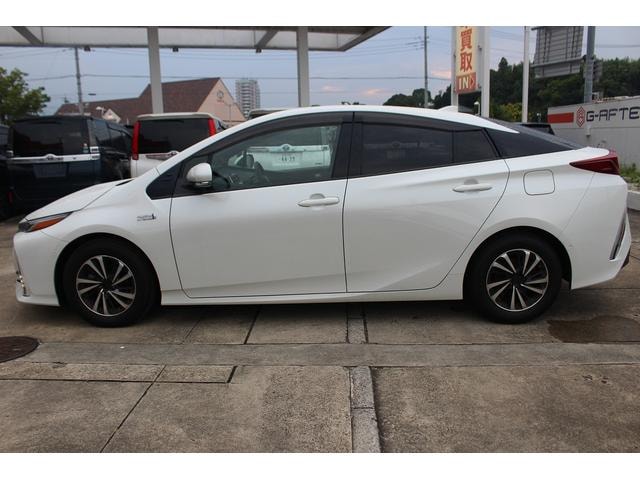 Toyota PRIUS PHV 2018 — фото автомобиля 1