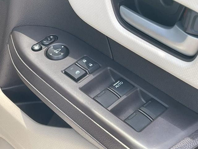 Honda N-BOX 2018 — фото автомобиля 1
