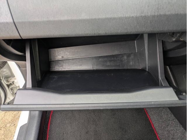 Toyota PRIUS 2013 — фото автомобиля 1