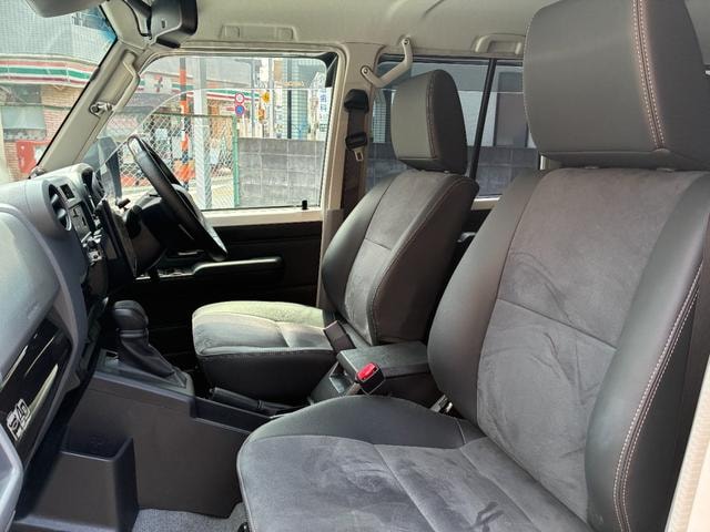 Toyota LAND CRUISER 70 2024 — фото автомобиля 1