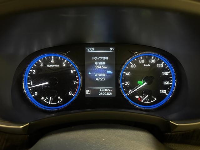 Nissan ELGRAND 2014 — фото автомобиля 1