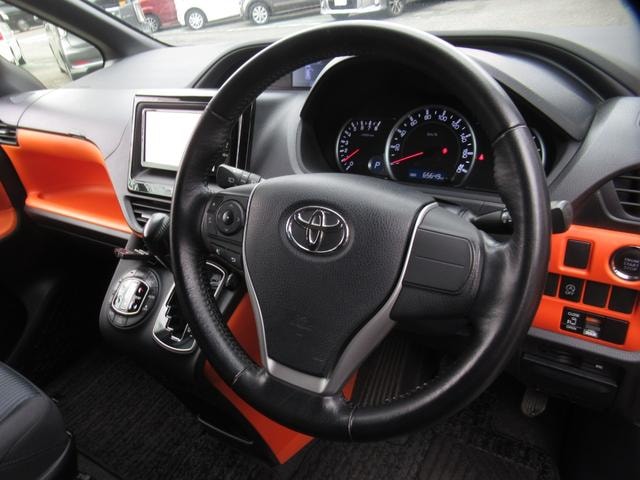 Toyota VOXY 2014 — фото автомобиля 1
