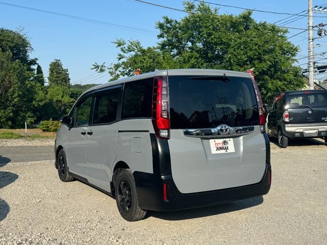 Toyota NOAH 2014 — фото автомобиля 1