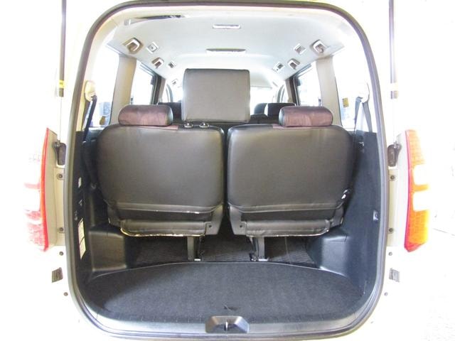 Toyota NOAH 2010 — фото автомобиля 1