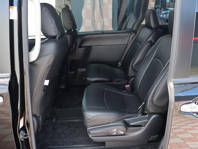 Toyota VOXY 2016 — фото автомобиля 1