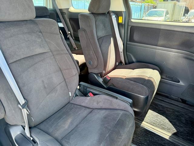 Toyota VELLFIRE 2011 — фото автомобиля 1