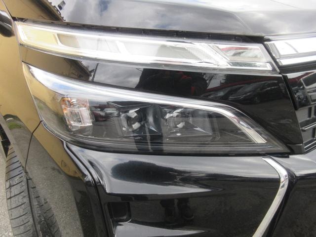 Toyota VOXY 2018 — фото автомобиля 1
