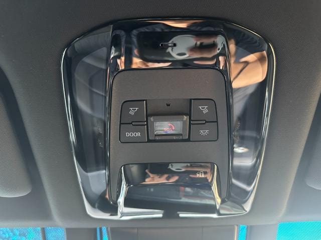 Toyota HARRIER 2023 — фото автомобиля 1