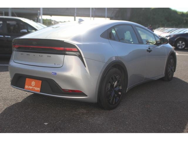 Toyota PRIUS 2023 — фото автомобиля 1