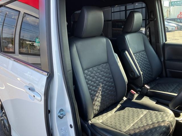 Toyota VOXY 2022 — фото автомобиля 1