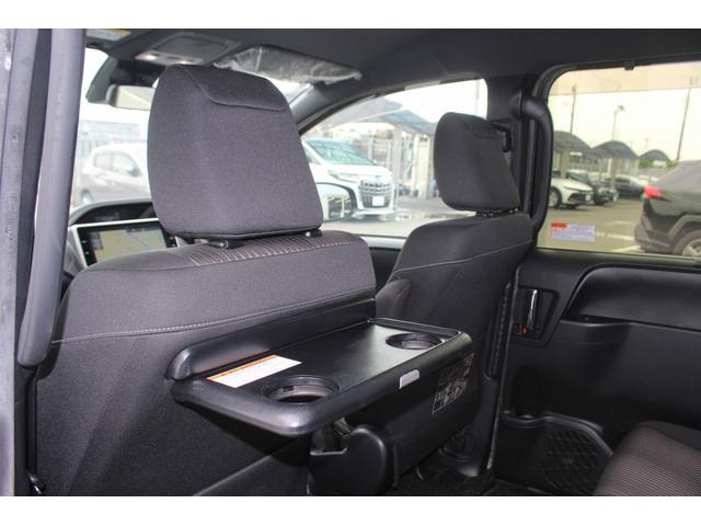 Toyota VOXY 2018 — фото автомобиля 1