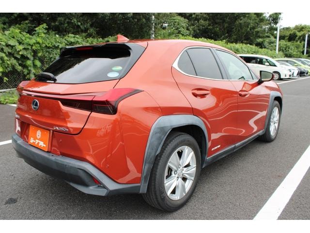 Lexus UX 2018 — фото автомобиля 1