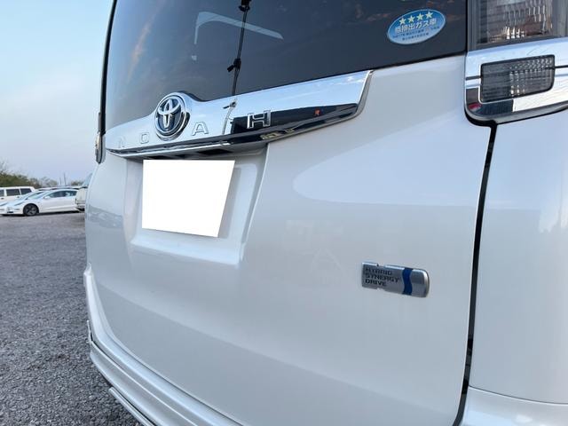 Toyota NOAH 2015 — фото автомобиля 1