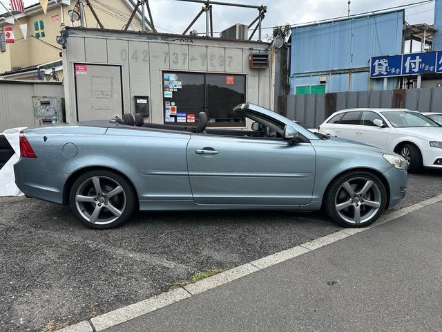 Volvo C70 2011 — фото автомобиля 1
