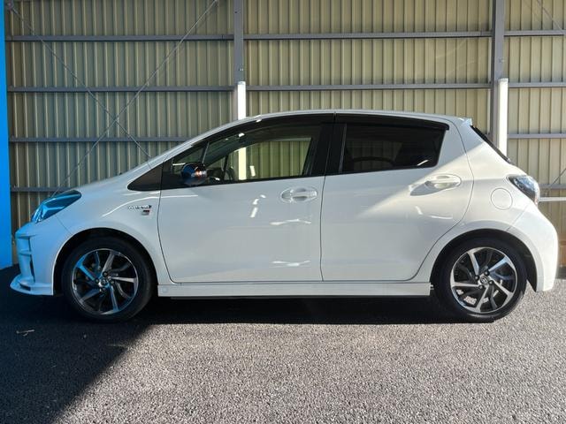 Toyota VITZ 2017 — фото автомобиля 1