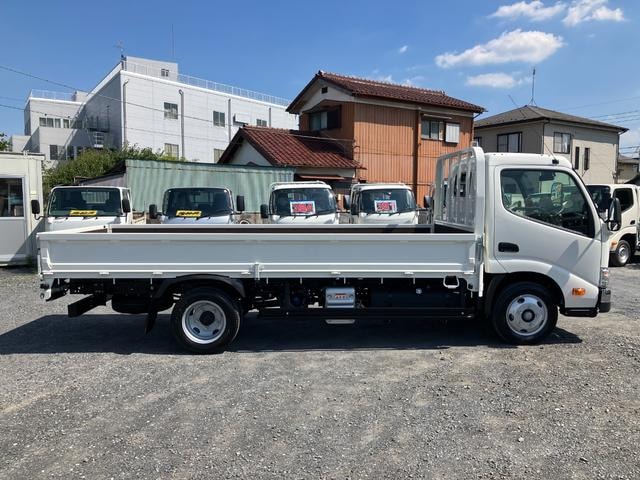 Toyota DYNA TRUCK 2026 — фото автомобиля 1