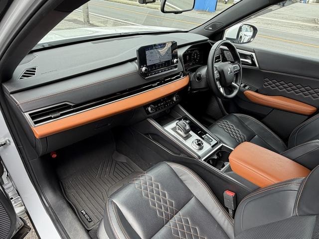 Mitsubishi OUTLANDER PHEV 2022 — фото автомобиля 1