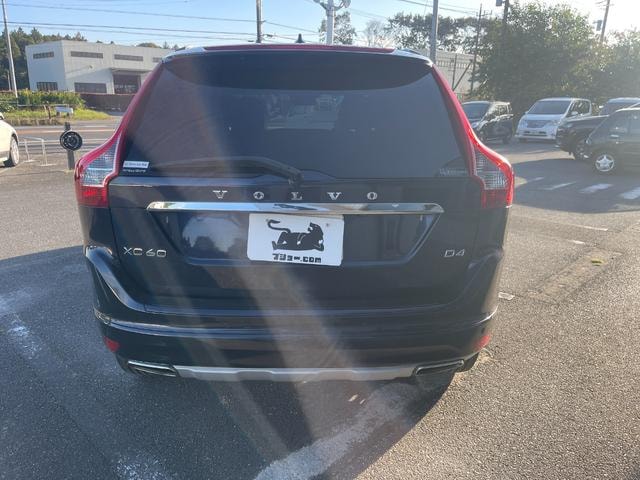 Volvo XC60 2016 — фото автомобиля 1