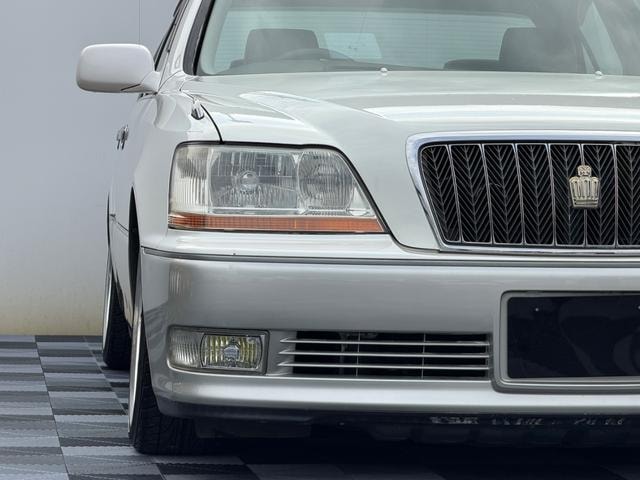 Toyota CROWN MAJESTA 2000 — фото автомобиля 1