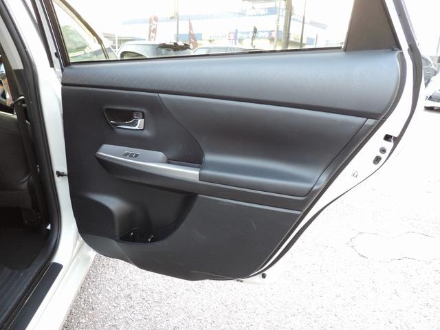 Toyota PRIUS ALPHA 2016 — фото автомобиля 1