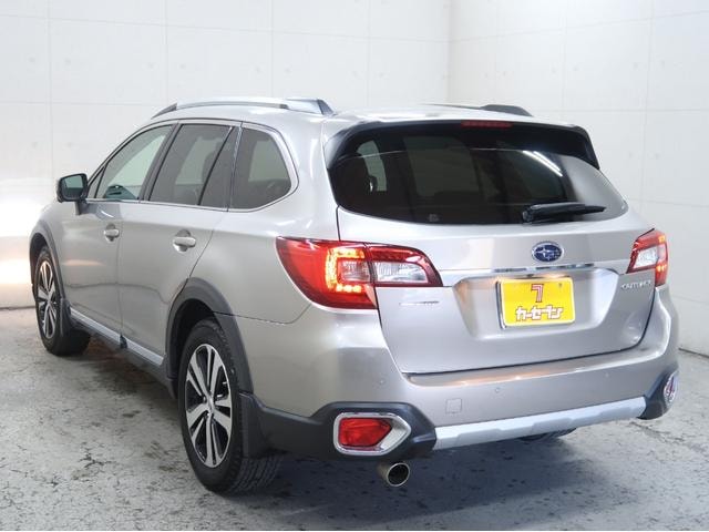 Subaru LEGACY OUTBACK 2018 — фото автомобиля 1