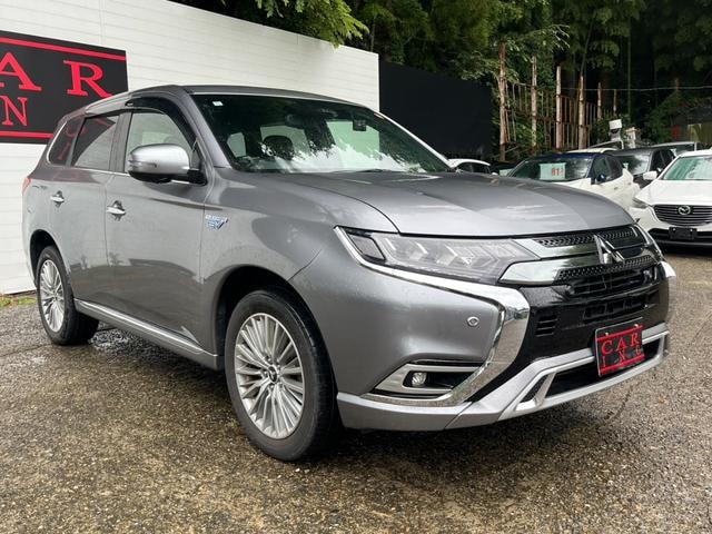 Mitsubishi OUTLANDER PHEV 2018 — фото автомобиля 1