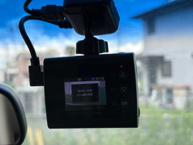 Nissan ELGRAND 2013 — фото автомобиля 1
