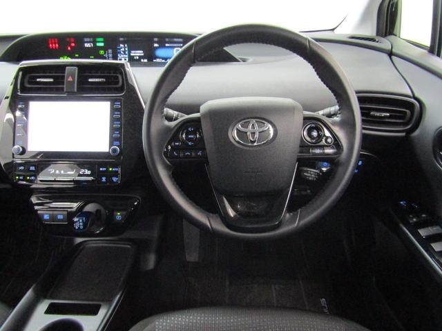 Toyota PRIUS 2021 — фото автомобиля 1