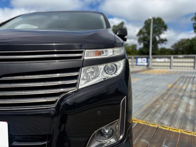 Nissan ELGRAND 2012 — фото автомобиля 1