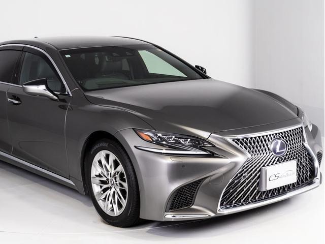 Lexus LS 2017 — фото автомобиля 1