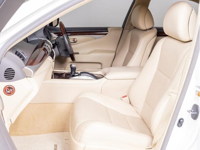 Lexus LS 2016 — фото автомобиля 1