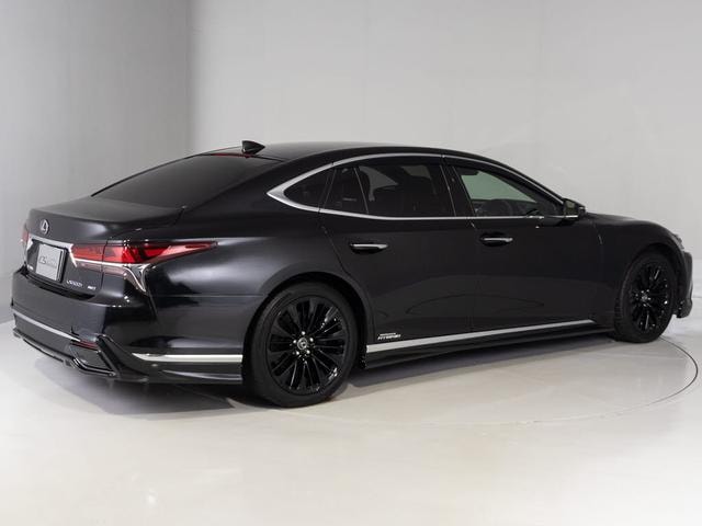 Lexus LS 2017 — фото автомобиля 1