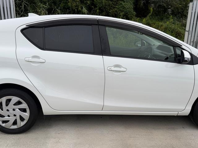 Toyota AQUA 2015 — фото автомобиля 1
