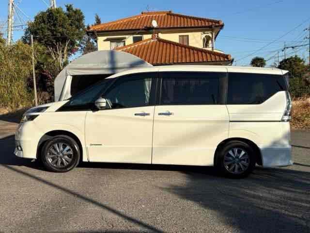 Nissan SERENA 2018 — фото автомобиля 1