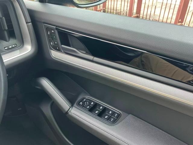 Porsche CAYENNE COUPE 2023 — фото автомобиля 1