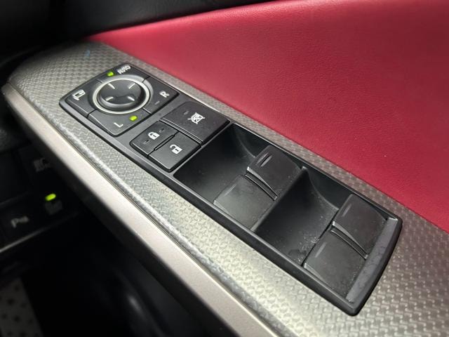 Lexus IS 2017 — фото автомобиля 1